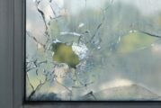 Потрошиха входа на болнично заведение в Дупница