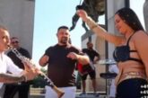 Клип с кючеци пред паметника на Асеневци 