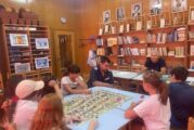 Полицай Ив. Стоянов и инспектор В. Велинов гости в библиотеката в Рила