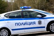 Екшън в Бараково! 45-г. вади нож на съседите, стреля с пистолет