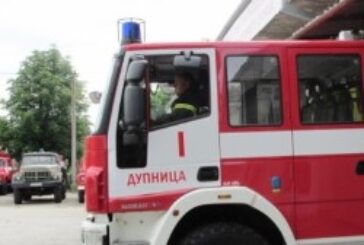 Заря подпали сухи треви в Бобов дол, продължава доугасяването на пожара край Дупница