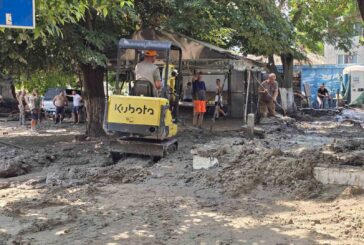 Бедствено положение обявено в община Струмяни, природната стихия повреди мостове, жп линията, евакуираха хора от домовете им  (ОБЗОР)