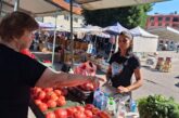 РЕПОРТАЖ ОТ ПЪРВО ЛИЦЕ! Аронията и малините поевтиняха на пазара в Гоце Делчев, гроздето също с по-ниски цени