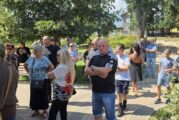 Жители на Добринище излязоха на протест заради ремонт в градския парк