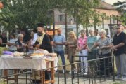 Храмовият празник Успение на св. Йоан Рилски събра жители и гости в параклиса в Цветановска махала в Симитли, отец Георги отслужи водосвет за здраве и благополучие