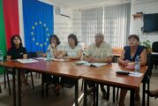 НА РАБОТНО СЪВЕЩАНИЕ ЗА НОВАТА УЧЕБНА ГОДИНА! Директорите получиха насоки от РУО: училищата да протегнат ръка на родителите, да не допускат безпричинни отсъствия и да прилагат индивидуален подход към всеки един ученик