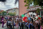 125 първокласници прекрачиха тържествено прага на благоевградското 7 СУ