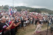 Русофили от Сатовча, водени от члена на ДПС Х. Айваз, развяха общинското знаме на НДР пред паметника на Альоша