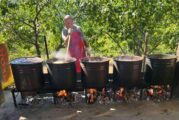 С 5 казана безплатен курбан от 350-кг теле, пълни трапези, много музика и вити хора кукерската група от благоевградското с. Логодаж  събра стотици жители и гости на традиционен банкет