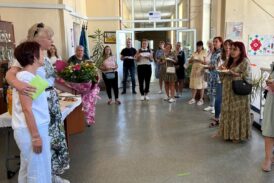 Любима учителка от Перник излиза в пенсия