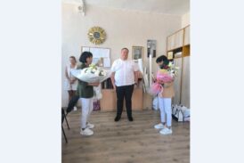 С благодарност и признателност колективът на СУ „Антон Попов“ в Петрич изпрати в пенсия дългогодишни учителки