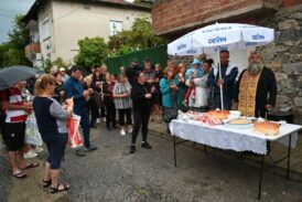 Водосвет и курбан за здраве събраха за поредна година живеещите на улица „Родопи“ в Симитли