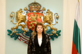 След извънредната промяна на маршрута: Йотова кацна в Ню Йорк