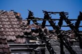 ОГНЕН УЖАС! Пожар изпепели покрив на къща в сатовчанското с. Долен