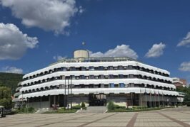 Влагат над 5,37 млн. евро за енергийна ефективност на обществени и образователни сгради в Дупница