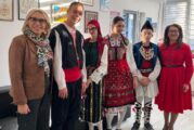 Деветокласници от СУ „Братя Петър и Иван Каназиреви“ представиха автентични народни носии и ястия от родния край 
