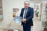 Директорът на благоевградското 3 ОУ почерпи експертите от РУО за пенсионирането си, връчи им благодарствено писмо за съвместната работа