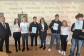 ДОБРИЯТ ПРИМЕР! Четирима благоевградски ученици намериха и върнаха голяма сума пари, директорът на ОД на МВР ги награди (ОБНОВЕНО)