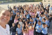 Ученици създадоха „Стена на усмивките“ и подобриха вътрешния си баланс чрез йога упражнения