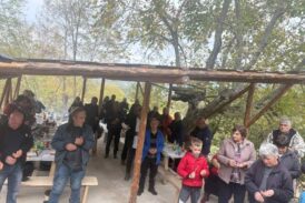 Семейство Заекови дари курбана за здраве в село Полена