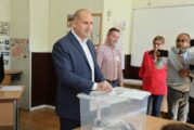 Министър-председателят Румен Радев гласува