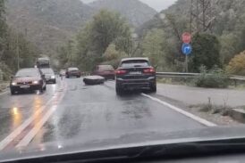 Скала падна на пътя в района на Кривия тунел