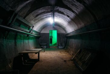 Киев монтира мобилни бетонни бомбоубежища на спирките на градския транспорт