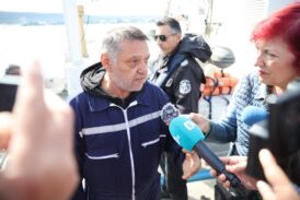 Моряк от единия атакуван кораб: Мисля, че руснаците ни пуснаха подводна бомба, защото возехме украински товар