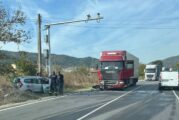 Катастрофа край тол камерата при Симитли прати двама мъже в болница