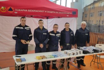 Пожарникарите от Бобов дол запознаха деца и учители с реакциите при земетресения, ядрена и радиационна авария и силни бури