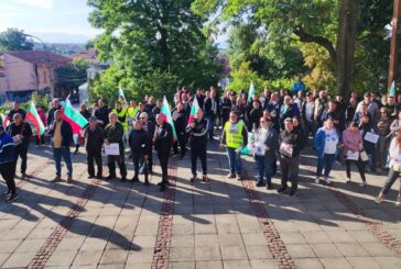 Ловците в Радомир излязоха на протест срещу фотоволтаиците и ветрогенераторите