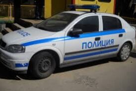 Мъж преби жена си и едномесечното им бебе в Перник, издирват го