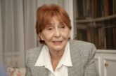 Нападнаха 82-годишната майка на Александър Вучич край избирателна секция