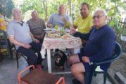 ЧОВЕК ОТ НАРОДА! С над 1000 сорта грозде в двора на къщата си в с. Полето бай Георги направи показно на политиците - 10 100 харесвания за 24 часа и стотици коментари, без нито един отрицателен