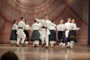 С музика, любов към българския танц и много енергия концерт-спектакълът „Постой, почекай, сънчице“ за седми път покори публиката в Разлог
