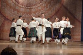 С музика, любов към българския танц и много енергия концерт-спектакълът „Постой, почекай, сънчице“ за седми път покори публиката в Разлог