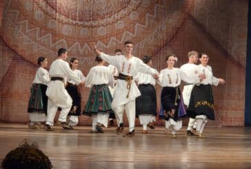 С музика, любов към българския танц и много енергия концерт-спектакълът „Постой, почекай, сънчице“ за седми път покори публиката в Разлог