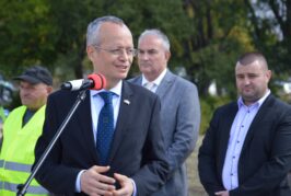 Кметът М. Байкушев даде старт на изграждането на нов парк с полувкопан обществен паркинг в благоевградския кв. „Струмско“
